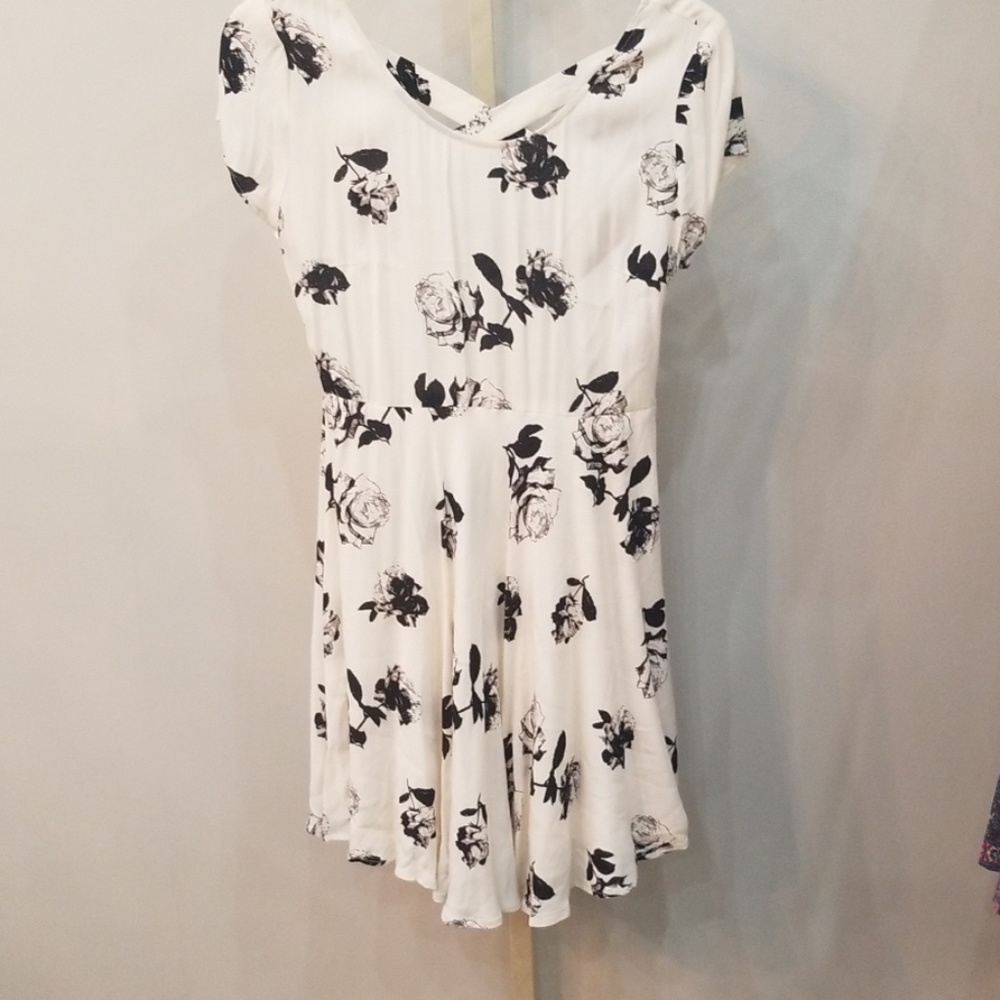 Forever 21 cream and black dress with rose detail